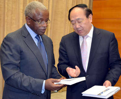 Prime Minister Amama Mbabazi with China Exim Bank President Li Ruogu in Kampala