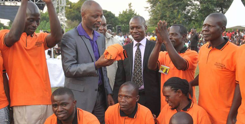 Kingdom-Primeer-Dr-Joseph-Muvawala-hands-Jersy-to-Bugabula-team222