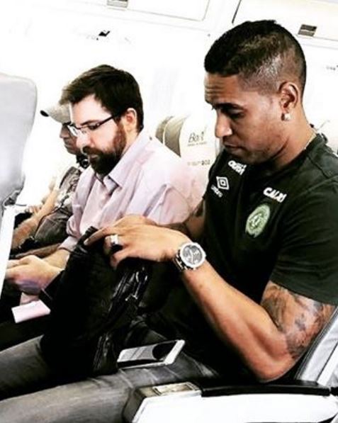 Cleber Santana posted this pic on his Instagram and wrote: ‘In how many lives I live, in all I will love you’