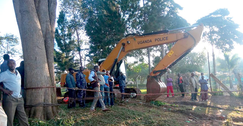 Police now use excavators for rescue