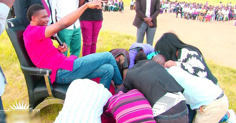 Pastor-asked-followers-to-kiss-his-shoes