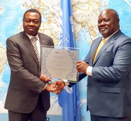 Minister Bagiire (R) receives an award from ICAO Coouncil President