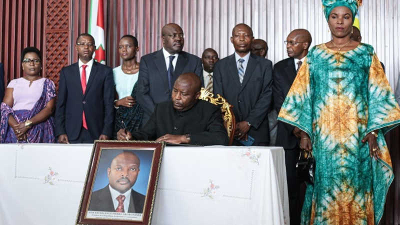 Ndayishimiye sign condolence book